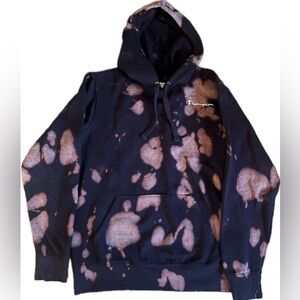 Champion hooded sweatshirt with pocket. Size Medium